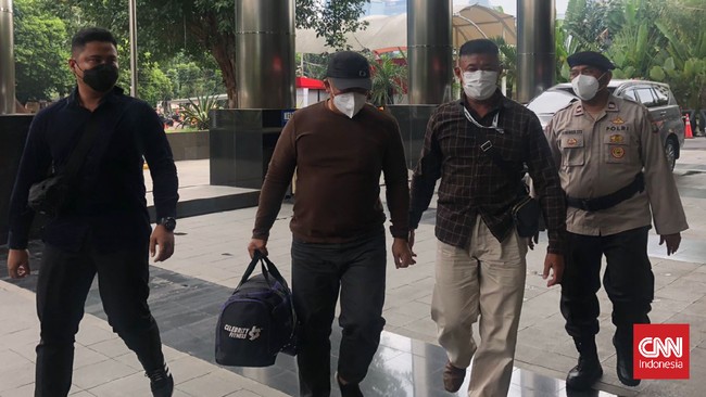 Sejumlah pejabat Kabupaten Musi Banyuasin yang terjerat dalam operasi tangkap tangan (OTT) KPK tiba di gedung Merah Putih KPK tepat pukul 10.10 WIB.