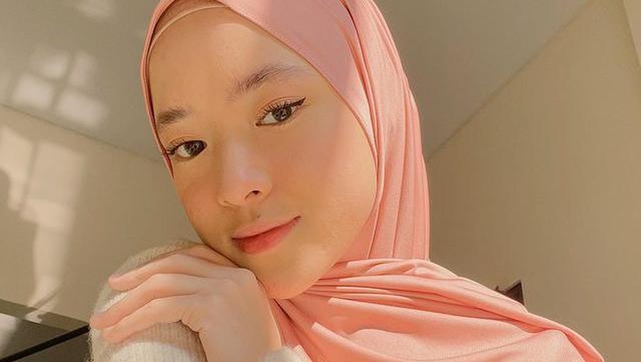 Nissa Sabyan sempat mengalami jerawatan parah di wajahnya, kini ia pamer wajah mulus yang tuai pujian. Yuk intip!
