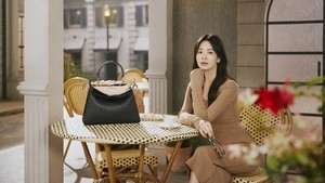 Song Hye Kyo Ungkap Definisi Inner Beauty dan Alasan Mengapa Ia Menyukai Kreasi Tas Mewah Fendi