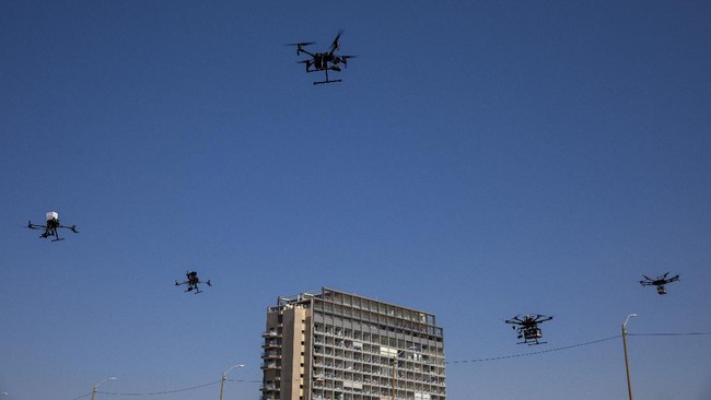 Rusia menembak jatuh dua pesawat tak berawak (drone) diduga milik Ukraina yang menargetkan depot minyak di dua wilayah berbeda.