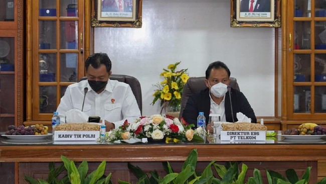 Telkom mendukung peningkatan kapasitas SDM di bidang Teknologi Informasi dan Komunikasi melalui Pelatihan Internetworking Bersertifikasi di lingkungan Polri.