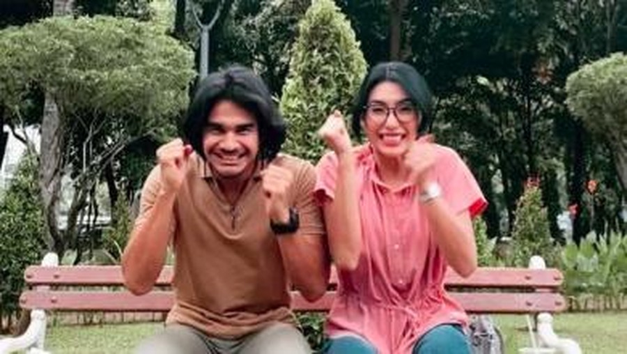Tengku Tezi dengan Tyas Mirasih