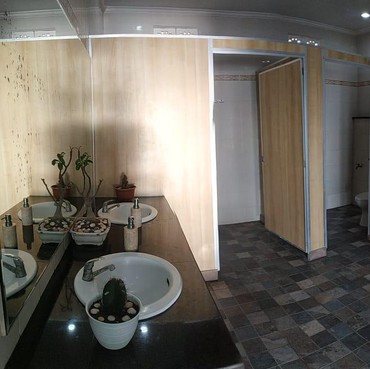 Pengalaman Mistis di Toilet Mal yang Sepi Pengunjung, Ada Suara Gaib!