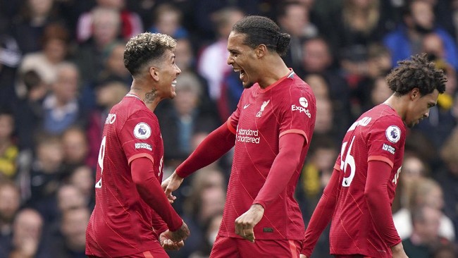 Liverpool berhasil mengalahkan Watford dalam laga Liga Inggris di Vicarage Road, Sabtu (16/10). Laga ini diwarnai hattrick Roberto Firmino.