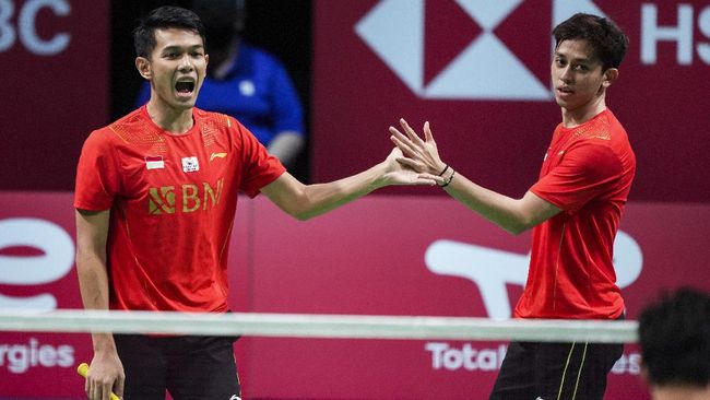 Ganda putra badminton Indonesia Fajar Alfian/Muhammad Rian Ardianto berhasil lolos ke babak 16 besar Denmark Open 2021.
