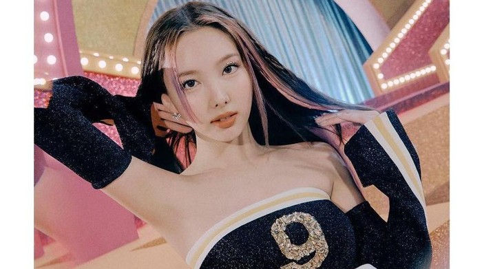 4 Trik Eye Makeup Sederhana untuk Tampil Cantik Ala Idol K-Pop! 4 Trik Eye Makeup Sederhana untuk Tampil Cantik Ala Idol K-Pop!