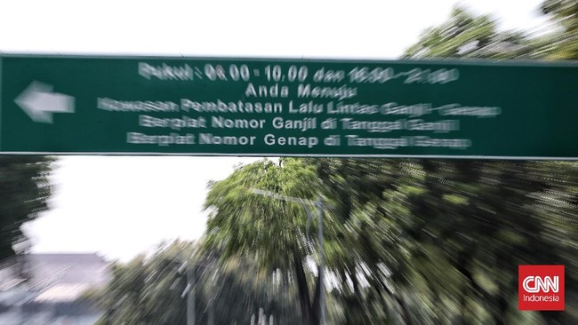 Sistem ganjil genap di DKI Jakarta diperluas dari tiga ruas jalan menjadi 13 ruas jalan mulai Senin (25/10).