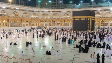 img-title Resmi Arab Saudi Cabut Aturan Jaga Jarak di Masjidil Haram