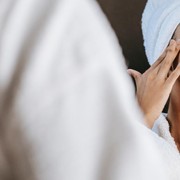 Nggak Cocok dengan Produk Skincare? Jangan Dibuang Dulu!