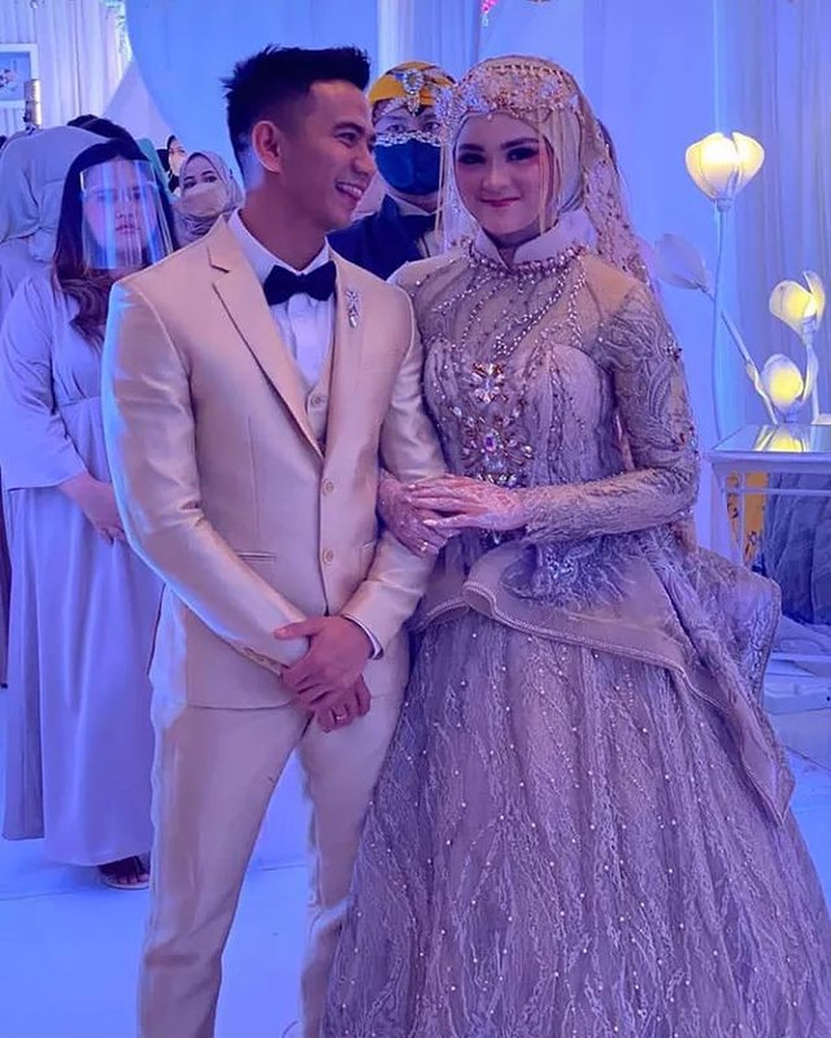 Ridho DA resmi menikahi Syifa Aisyah pada Minggu &lpar;17&sol;10&rpar; di Garut dengan tema adat Sunda&period; Yuk intip&excl;