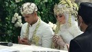 Ridho DA resmi menikahi Syifa Aisyah pada Minggu &lpar;17&sol;10&rpar; di Garut dengan tema adat Sunda&period; Yuk intip&excl;
