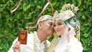 Ridho DA resmi menikahi Syifa Aisyah pada Minggu &lpar;17&sol;10&rpar; di Garut dengan tema adat Sunda&period; Yuk intip&excl;
