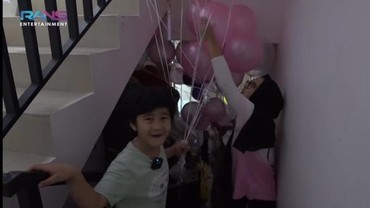img-title Ingin Pensiun Jadi Artis Saat Adiknya Lahir, Alasan Rafathar Bikin Ngakak