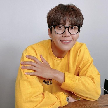 Beberapa Brand Hapus Foto Kim Seon Ho yang Diduga Paksa Eks Pacar Aborsi
