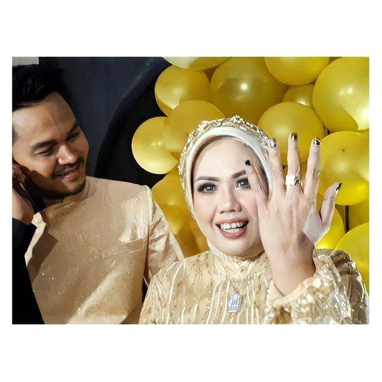 Genap berusia 50 tahun, Elly Sugigi gelar pesta mewah hingga disebut-sebut habiskan Rp500 juta. Yuk intip momennya!
