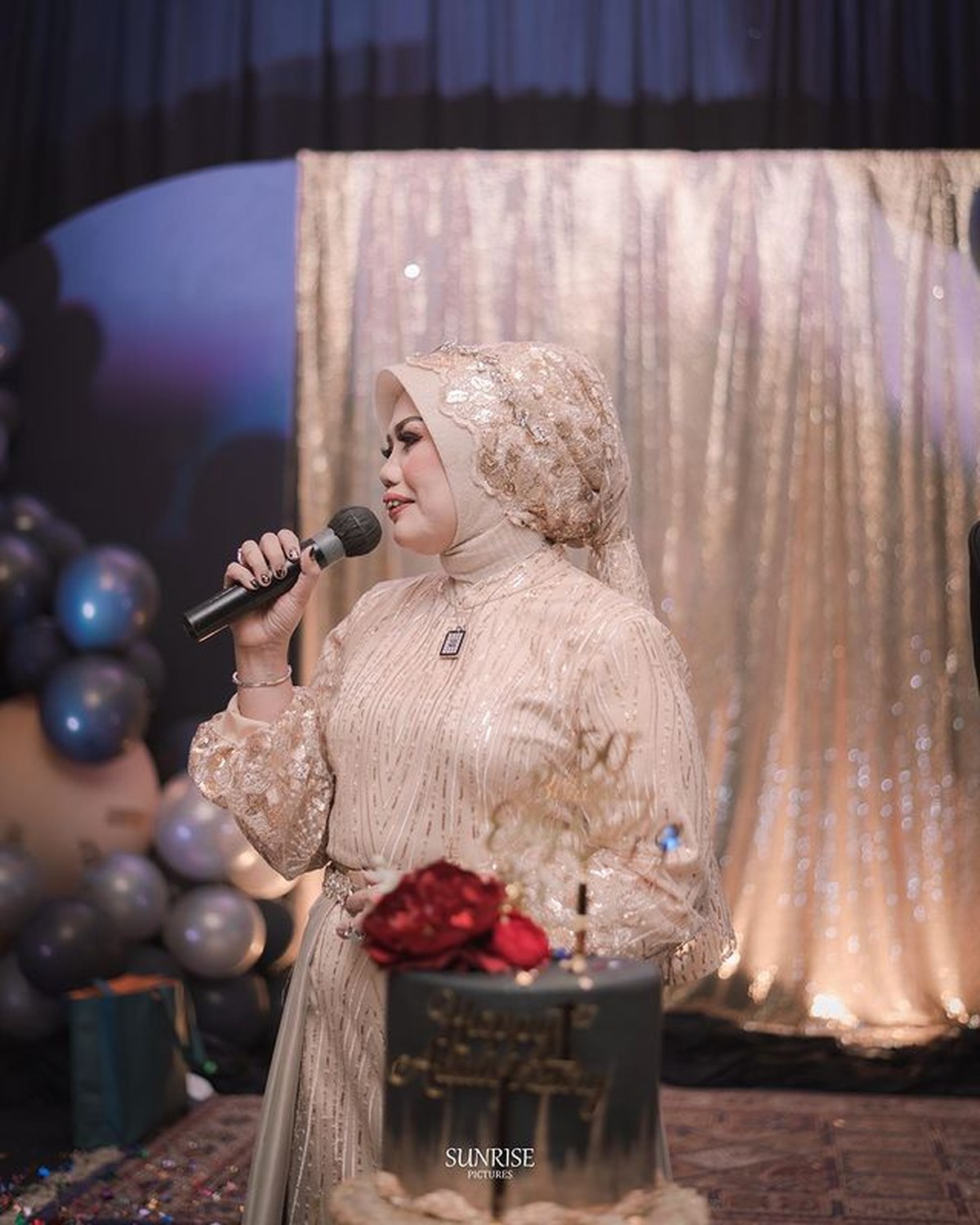 Genap berusia 50 tahun&comma; Elly Sugigi gelar pesta mewah hingga disebut-sebut habiskan Rp500 juta&period; Yuk intip momennya&excl;