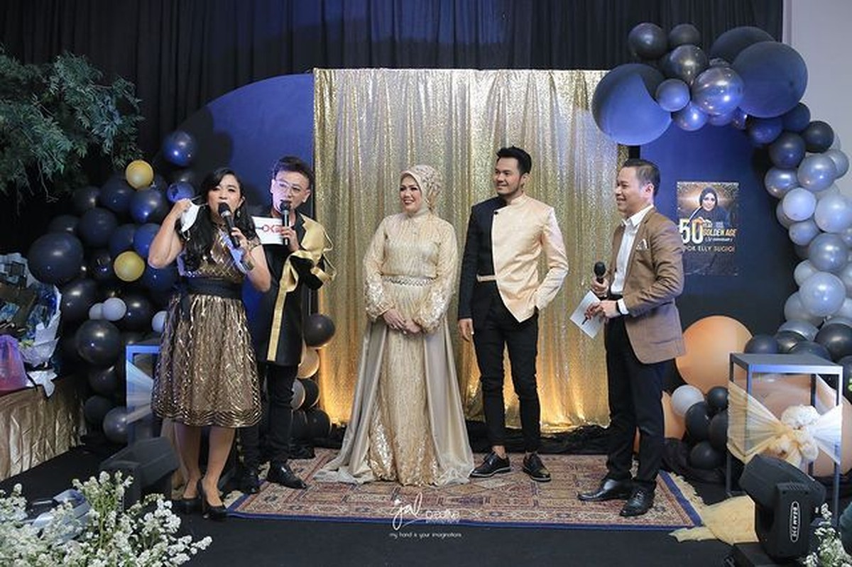 Genap berusia 50 tahun&comma; Elly Sugigi gelar pesta mewah hingga disebut-sebut habiskan Rp500 juta&period; Yuk intip momennya&excl;