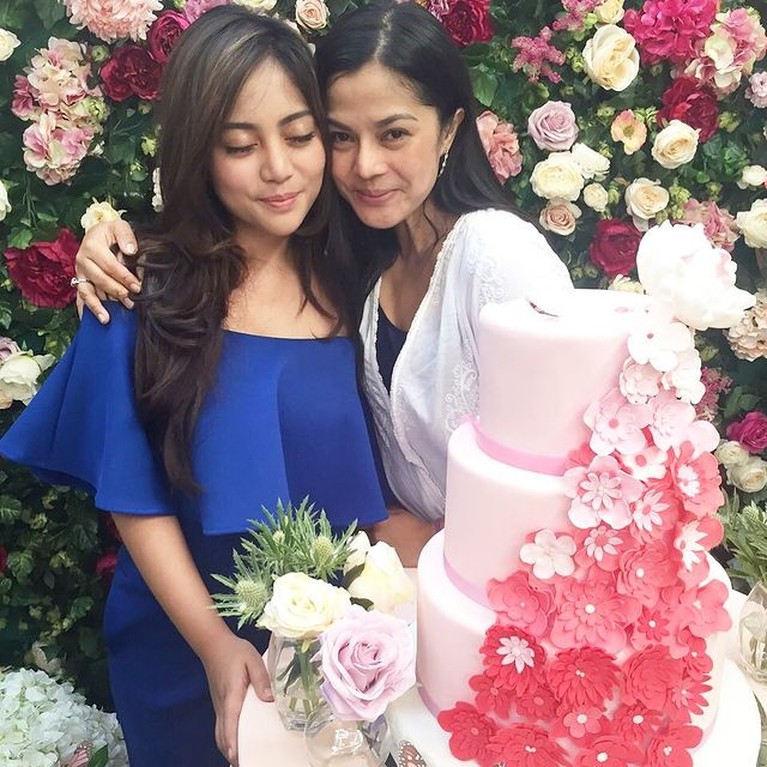 7 Potret Kekompakan Rachel Vennya & Sang Ibunda yang Jadi Sorotan Potret Kekompakan Rachel Vennya & Sang Ibunda yang Jadi Sorotan