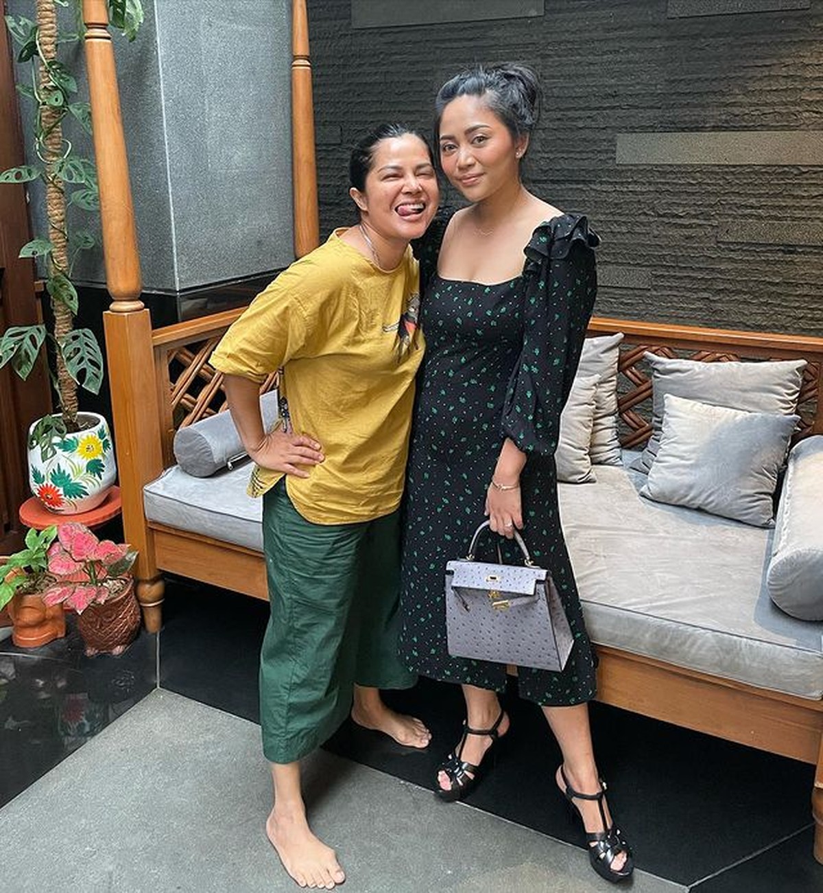 Potret Kekompakan Rachel Vennya & Sang Ibunda yang Jadi Sorotan