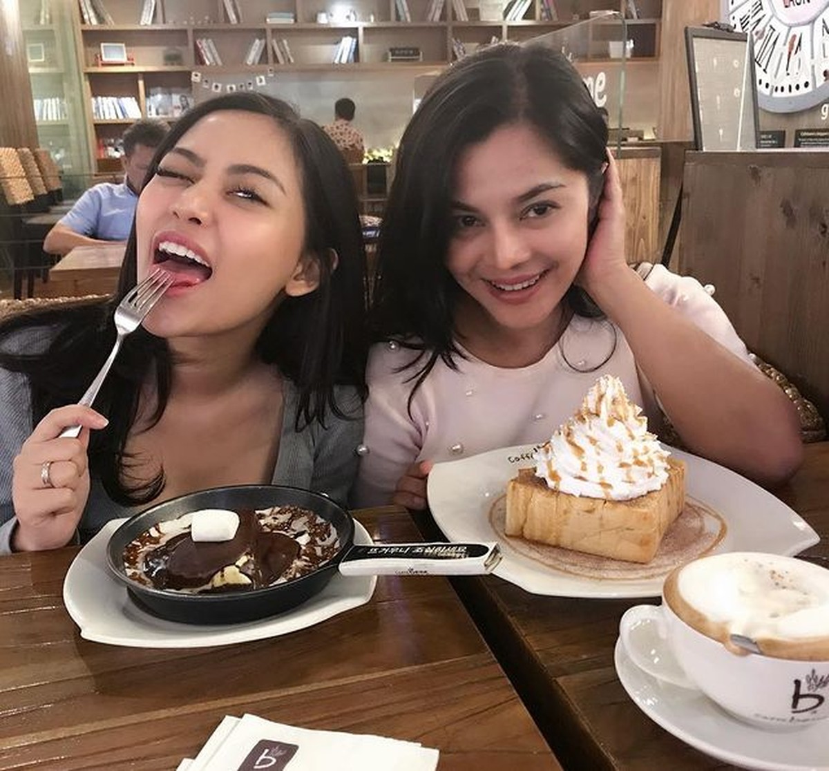 Potret Kekompakan Rachel Vennya & Sang Ibunda yang Jadi Sorotan