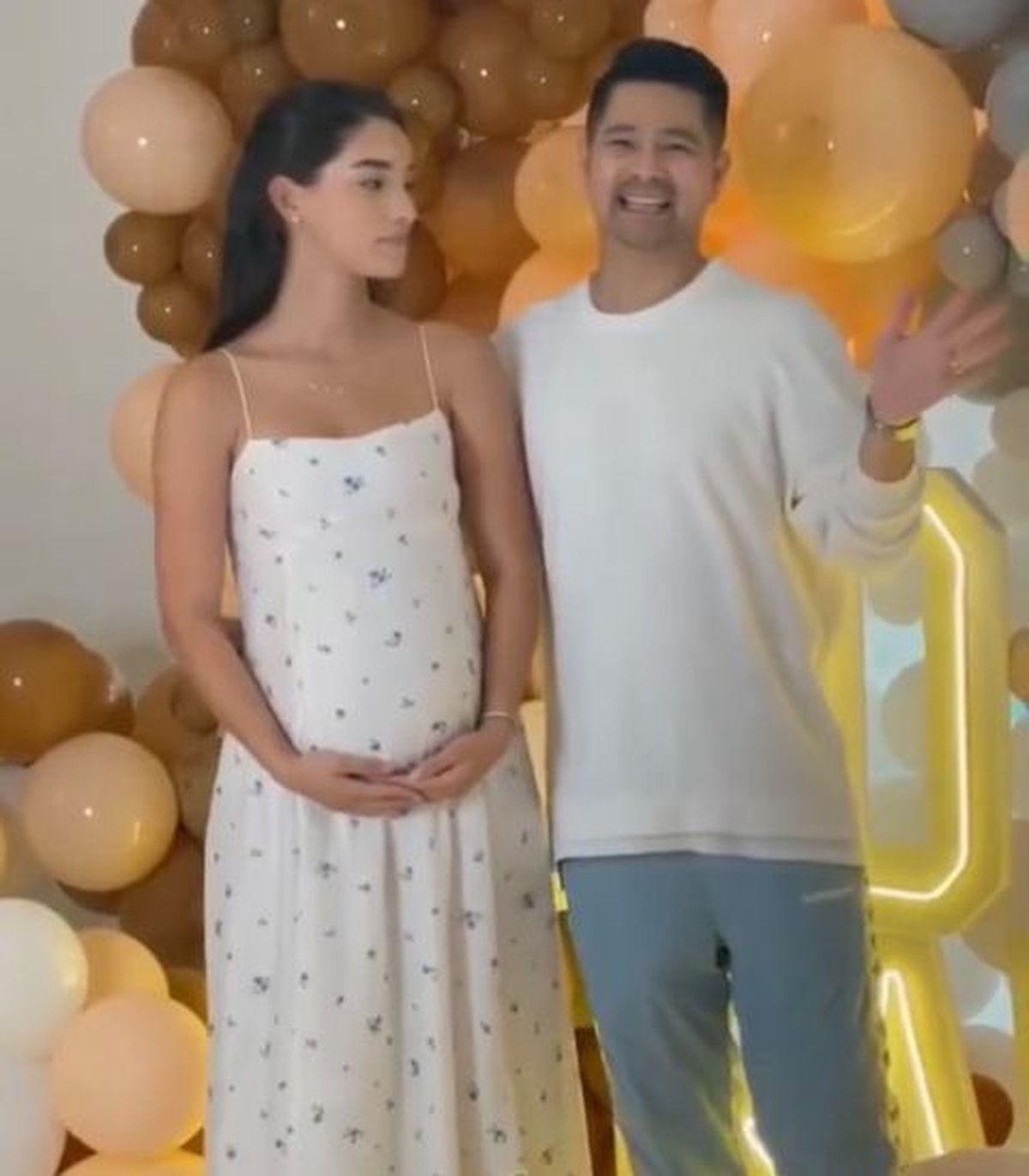 Erick Bana Iskandar dan Vanessa Lima menggelar acara baby shower menyambut kelahiran anak pertama mereka&period; Yuk intip&excl;