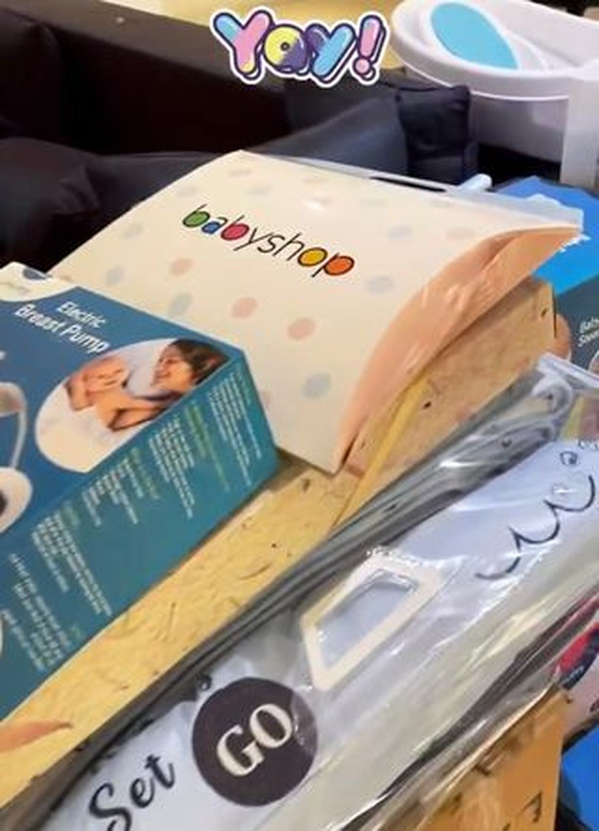 Erick Bana Iskandar dan Vanessa Lima menggelar acara baby shower menyambut kelahiran anak pertama mereka&period; Yuk intip&excl;