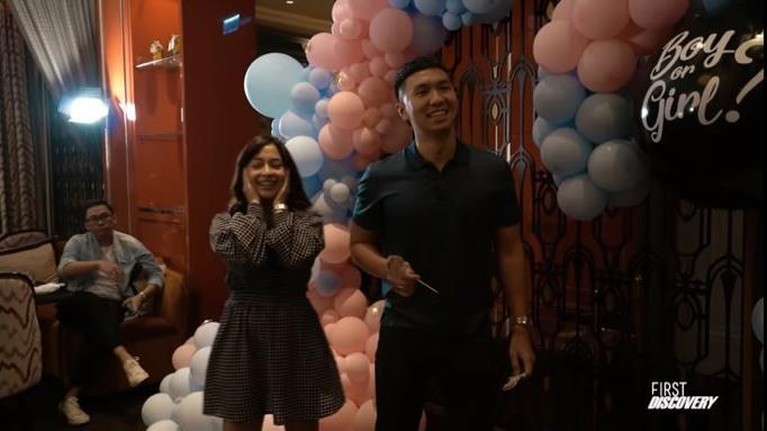Nikita Willy dan Indra Priawan baru saja menggelar acara mewah mengumumkan jenis kelamin anak mereka. Yuk intip!