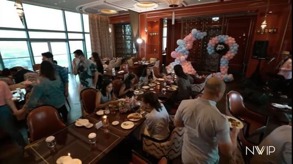 Nikita Willy dan Indra Priawan baru saja menggelar acara mewah mengumumkan jenis kelamin anak mereka&period; Yuk intip&excl;