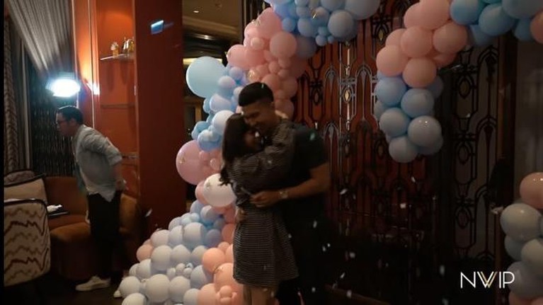 Nikita Willy dan Indra Priawan baru saja menggelar acara mewah mengumumkan jenis kelamin anak mereka. Yuk intip!