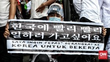 FOTO: Demonstrasi Ribuan Pekerja Migran di Gedung Kemenaker