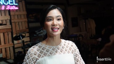 img-title Beberapa Kali Senyumannya Tak Dibalas Sang Youtuber, Bunga Zainal: Apa Salah Gua