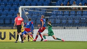 Momen Gol Senica ke Gawang Zlin Dianulir Wasit