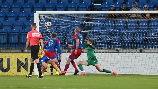 FK Senica memiliki momen untuk unggul atas Zlin andai gol tendangan bebas mereka tidak dianulir.