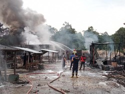 Gudang Tempat Penyulingan Solar Ilegal di Jambi Terbakar, Pemilik Diburu