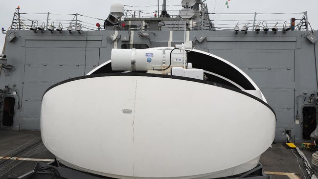 AS menguji coba senjata laser energi tinggi di Teluk Aden pada Rabu (15/12). Angkatan Laut AS mengklaim senjata itu berhasil menghancurkan satu target terbang.