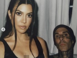 Kourtney Kardashian dan Travis Barker Resmi Tunangan!