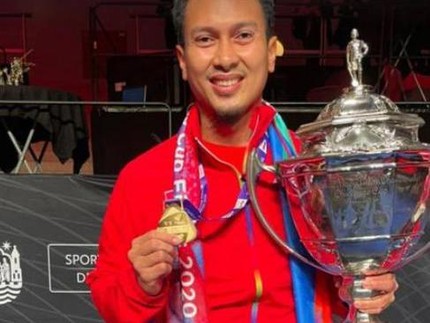 7 Ekspresi Bahagia Istri Mohammad Ahsan Saat Suami Dapat Piala Thomas 2020