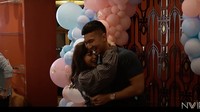 <p>Nikita Willy dan Indra Priawan membuat pesta baby gender reveal di salah satu hotel berbintang di Jakarta. Keduanya mengundang teman dekat untuk ikutan menebak jenis kelamin anak pertama mereka nih. Tamu undangan yang datang diharuskan mengenakan pakaian berwarna biru dan merah muda. (Foto: Instagram @nikitawillyofficial94)</p>