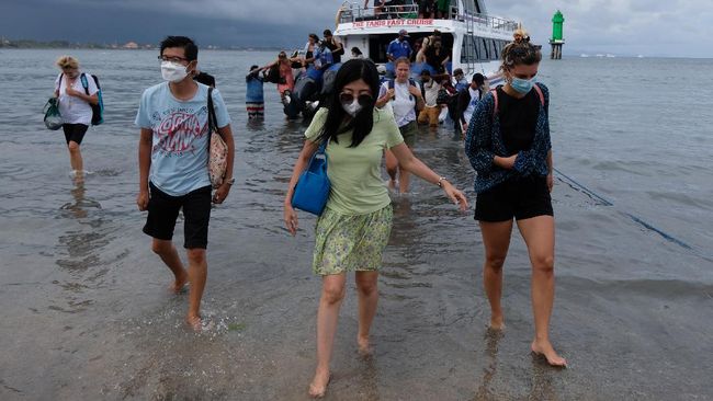 Ekonomi Bali Tumbuh 3,04 Persen: Belum Kembali ke Pra-Pandemi BPS menyebut ekonomi Bali tumbuh 3,04 persen pada kuartal II. Namun, angkanya belum kembali ke level sebelum pandemi.