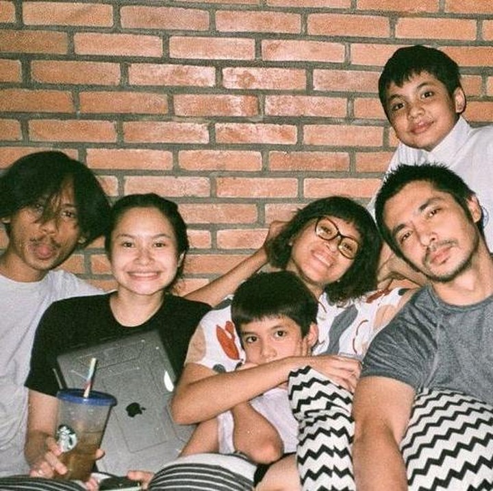 <p>Satine Zaneta adalah anak kedua dari empat bersaudara. Satine satu-satunya anak perempuan Abimana dan istrinya, Inong Ayu. (Foto: Instagram @inong_ayu)</p>