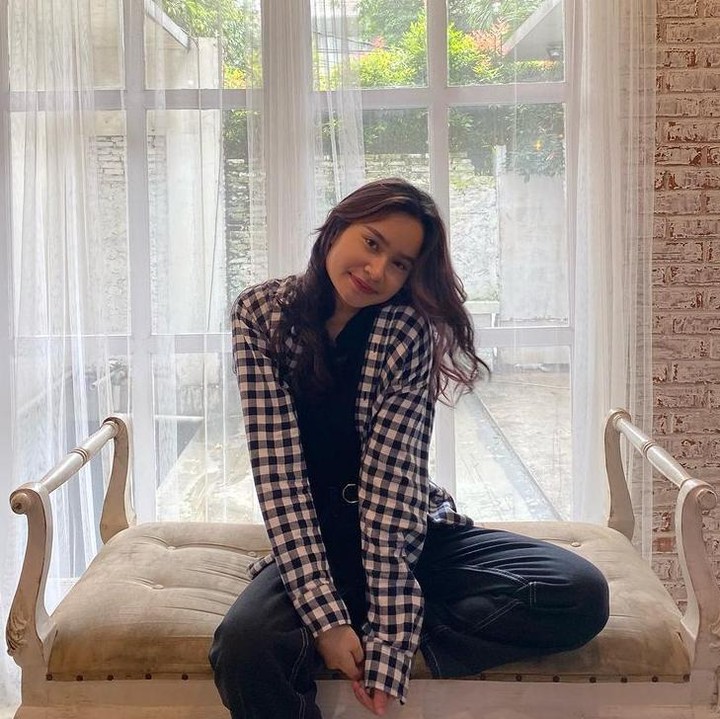 <p>Proyek film terbarunya yaitu <em>Virgo and The Sparkling</em>s, merupakan film yang diproduksi oleh Bumi Langit Studios, Bunda. (Foto: Instagram @satinezaneta)</p>