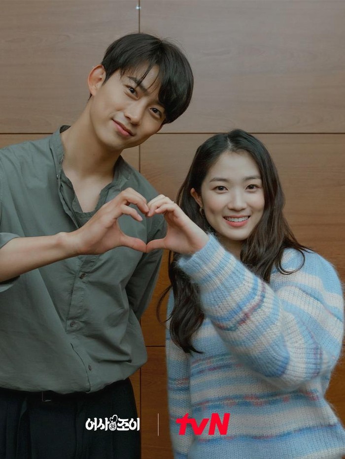 Aktris Kim Hye Yoon dan Taecyeon '2PM' akan segera membintangi drama terbaru berjudul Secret Royal Inspector Joy. Banyak fans yang sudah menantikan drama ini, bahkan mereka sudah menilai chemistry Kim Hye Yoon dan Taecyeon yang mulai terlihat./Foto: soompi.com