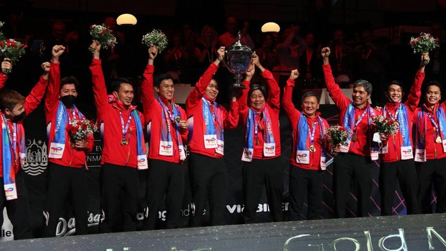 Fajar Alfian dan Marcus Fernaldi Gideon menumpahkan perasaannya terkait ketiadaan bendera Merah Putih saat memenangkan Thomas Cup.