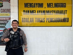 Cerita Polisi Artis Dimutasi di Balik Viral Geledah Ponsel Warga