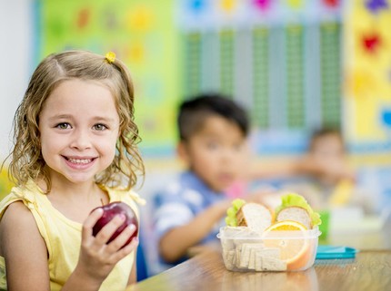 7 Makanan Kaya Vitamin untuk Meningkatkan Kecerdasan Anak