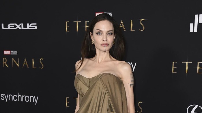 Cast member Angelina Jolie arrives at the premiere of 