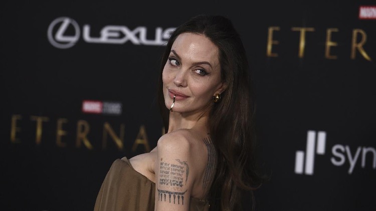 Cast member Angelina Jolie arrives at the premiere of 
