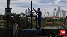 FOTO: Gegas Pasukan Biru Antisipasi Banjir Jakarta