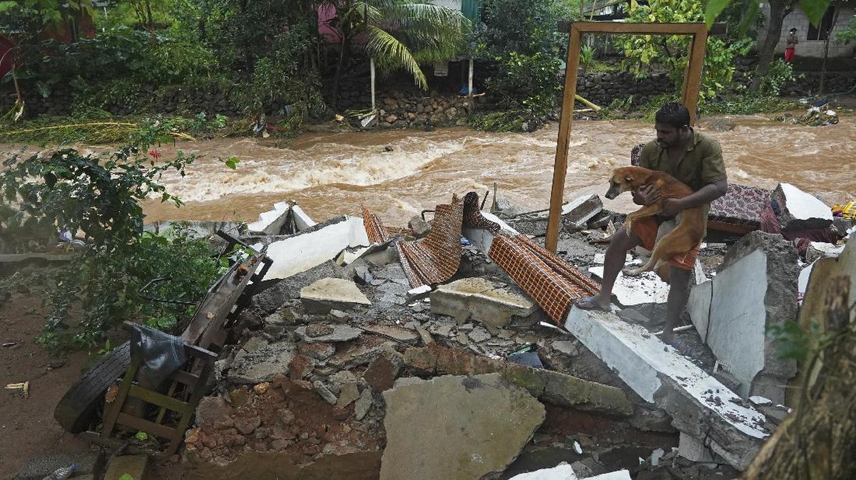 FOTO: Luluh Lantak India Disapu Banjir Perenggut Nyawa