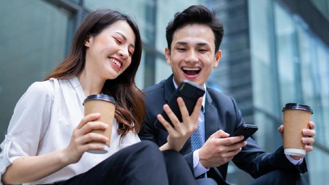 Bangun bisnis, perlu keterampilan berkonflik Kata orang, jangan berbisnis dengan teman dekat karena uang dan bisnis tak kenal saudara atau teman. Salah sedikit bertengkar dan bubar. Benarkah?